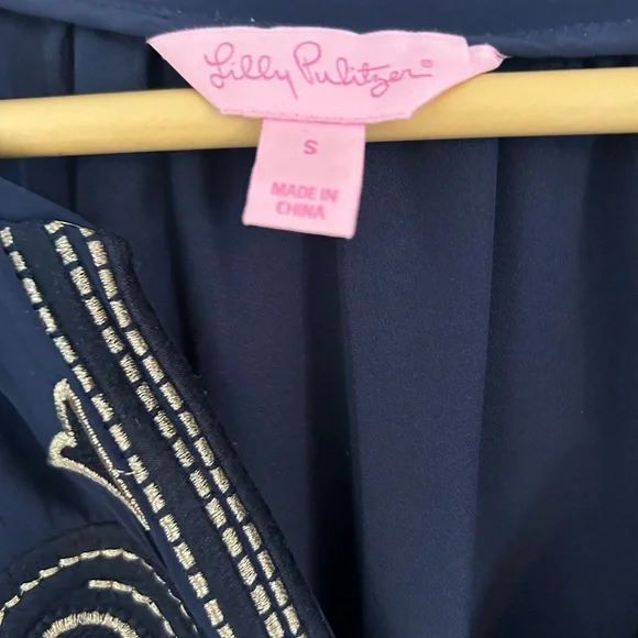 Lilly Pulitzer Navy Dress. 100% SOIE with silk lining. Small. Like new! - Picture 3 of 5